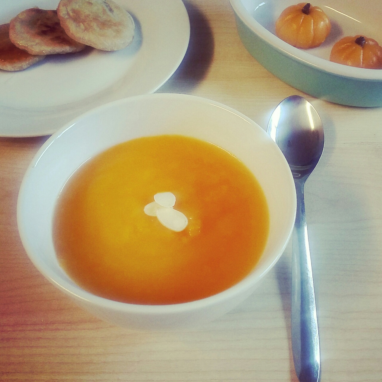 减肥的时候不认真 吃饭的时候又太用心 (ಥ_ಥ)