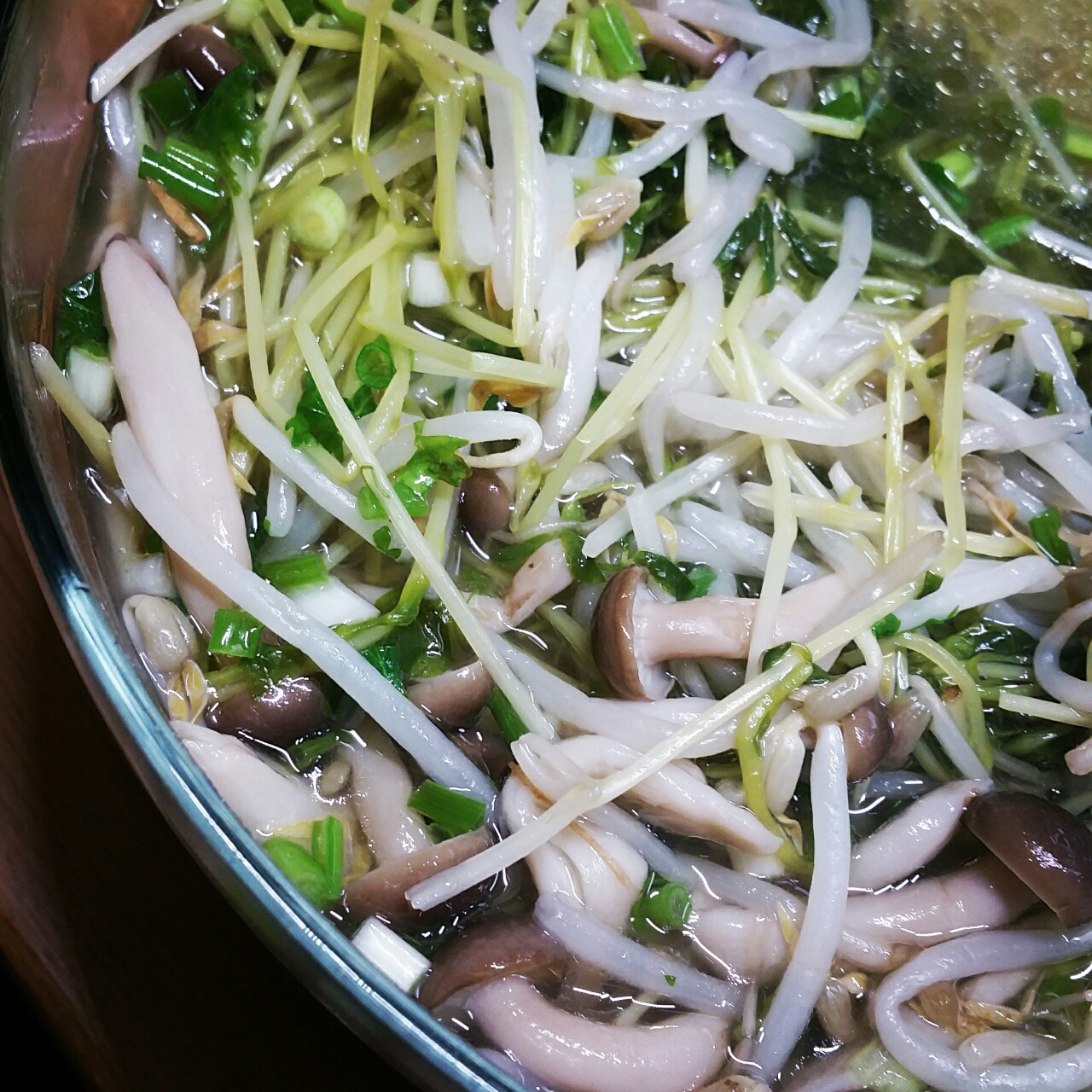 豆爷1969做的豆苗蘑菇汤
