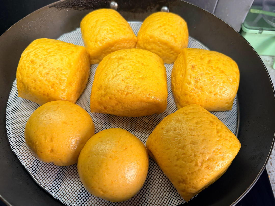 新手也可以--详解如何做出人见人爱、金黄的南瓜馒头