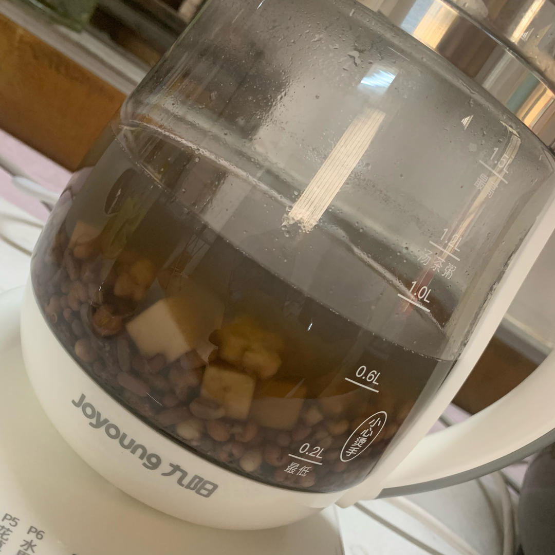 薏米赤小豆芡实茯苓汤(祛湿消肿健脾水)