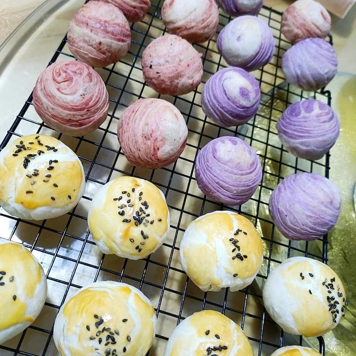 蛋黄酥~紫薯、抹茶、原味~花好月圆，中秋快乐~内附一次做六色蛋黄酥方法~