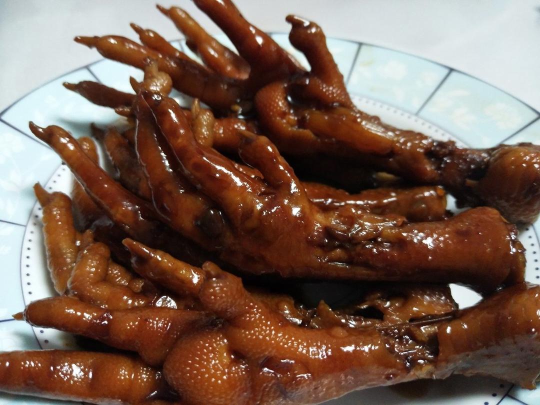 好吃到手指都吃掉的卤鸡爪