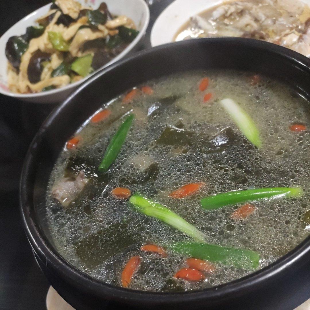 海带排骨汤