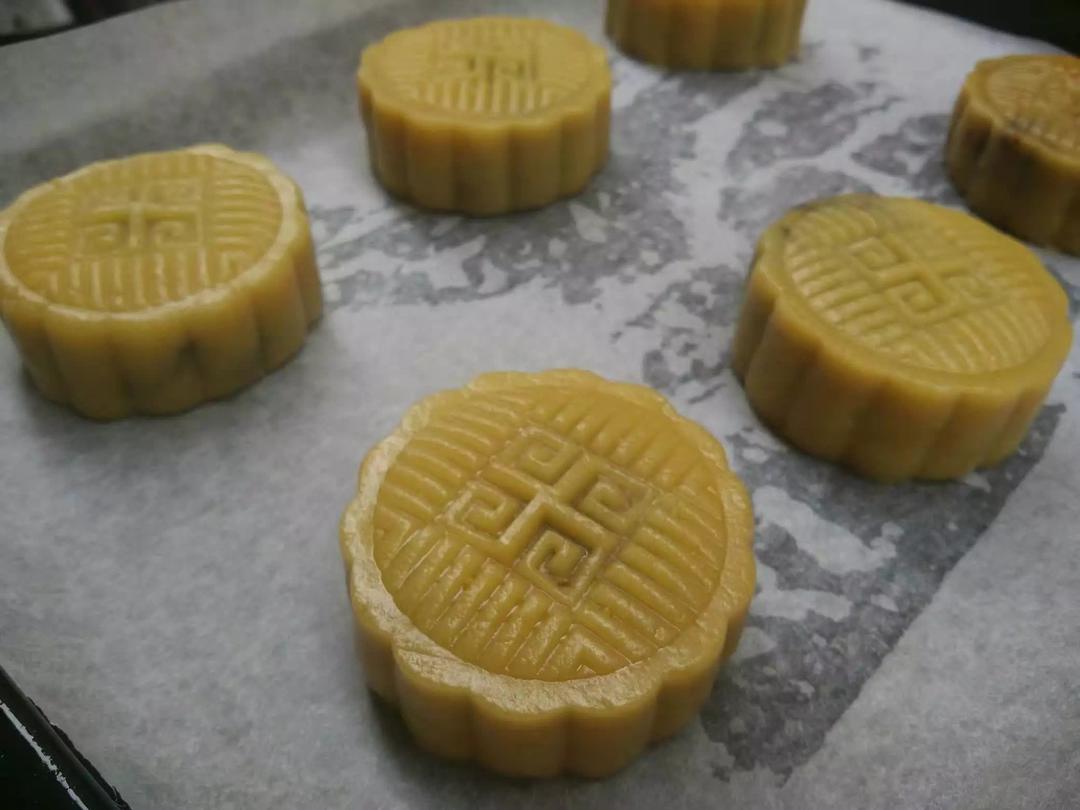广式月饼——蛋黄莲蓉月饼