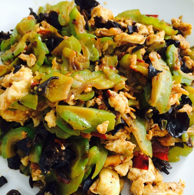 苦瓜木耳炒鸡蛋