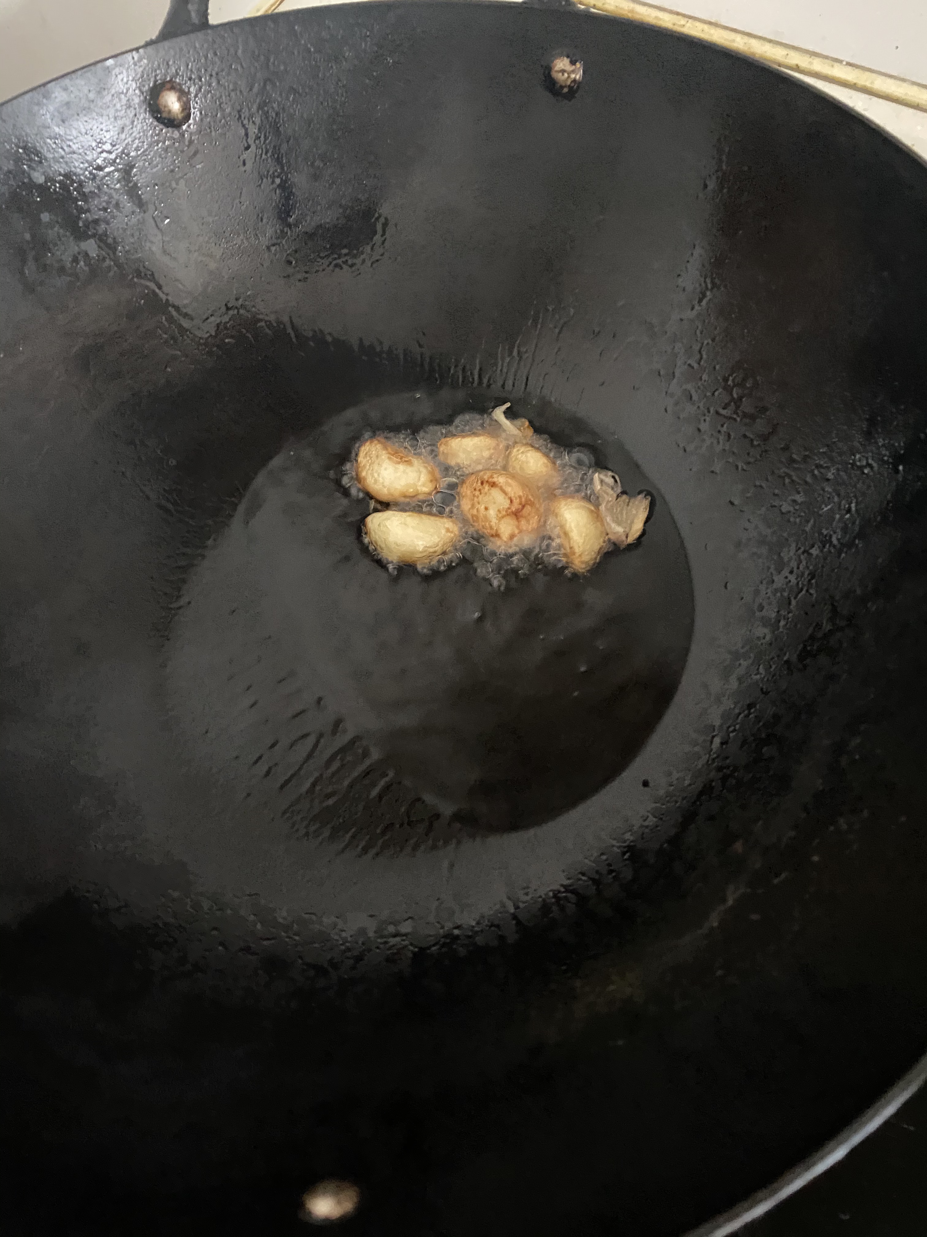 能让任何一种绿叶菜都被哄抢的做法：金银蛋纯素上汤时蔬的做法 步骤4