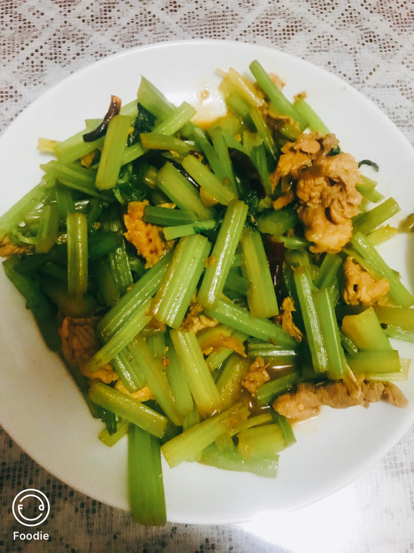 芹菜炒肉