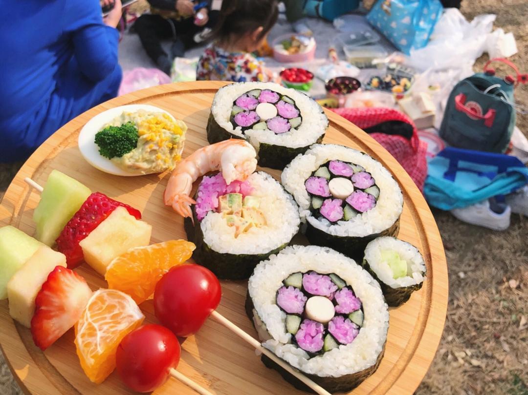 牛油果吞拿鱼鸡蛋盅