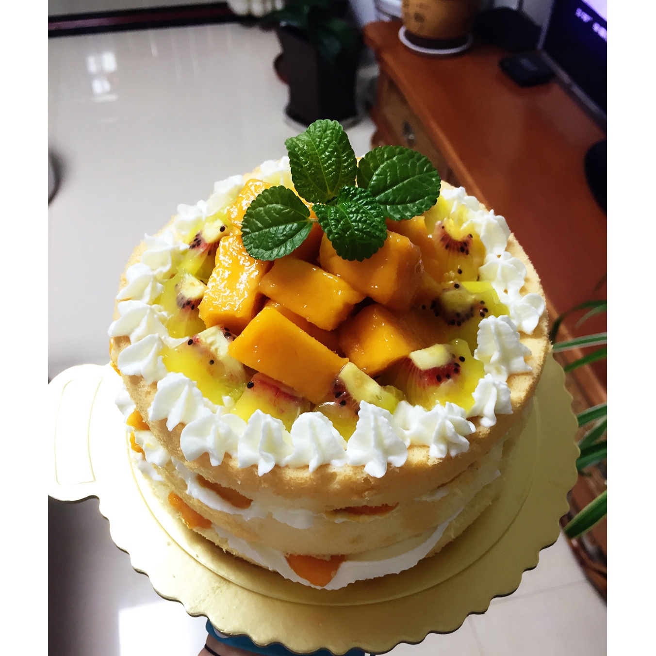 奶油水果装饰蛋糕