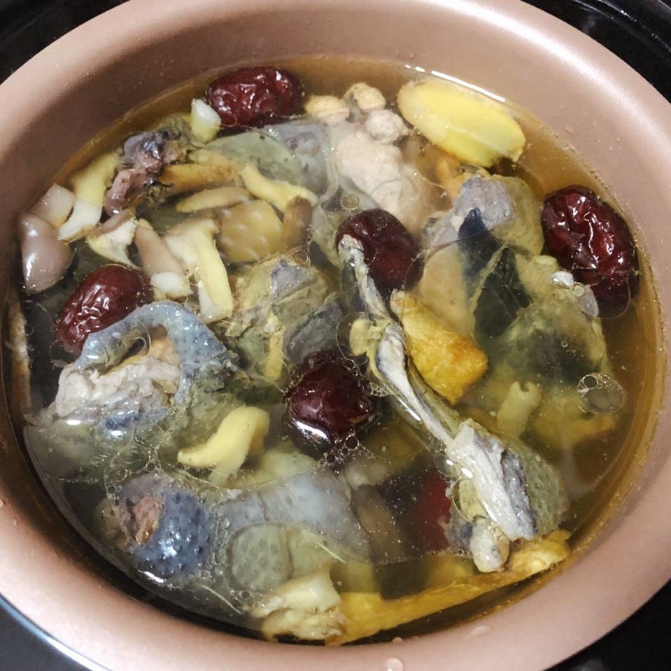 枸杞红枣乌鸡汤