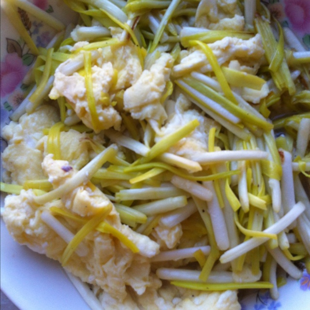 蒜黄炒滑蛋