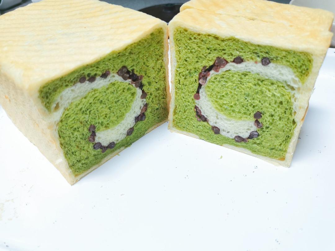 清香柔软的抹茶红豆吐司