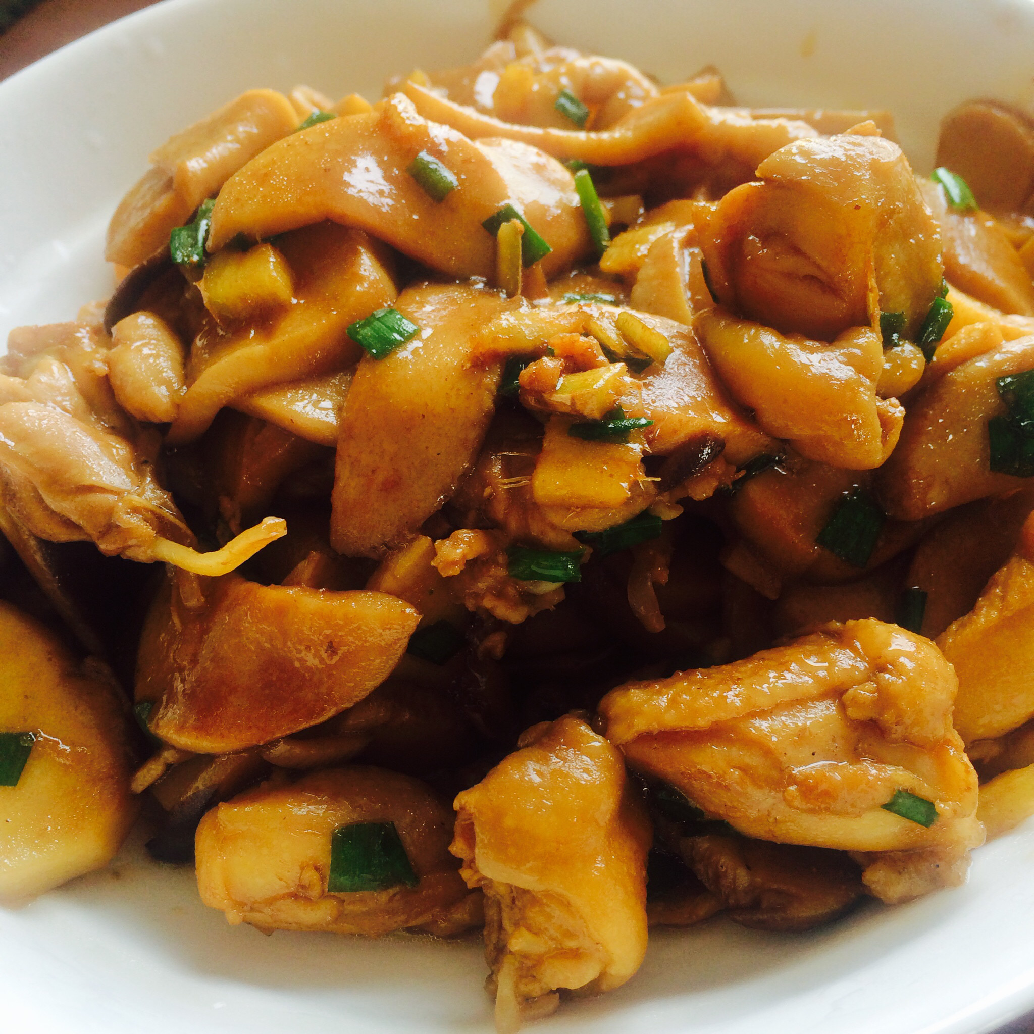 鸡腿炒鸡腿菇
