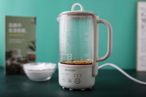 开启自我乐活模式---在家也能自制各式奶茶的做法 步骤2