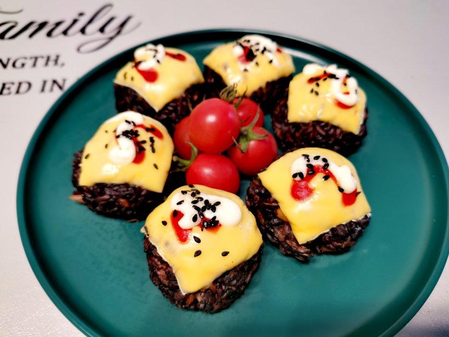 金枪鱼芝士烤饭团，真的超好吃，便当盒里的颜值担当