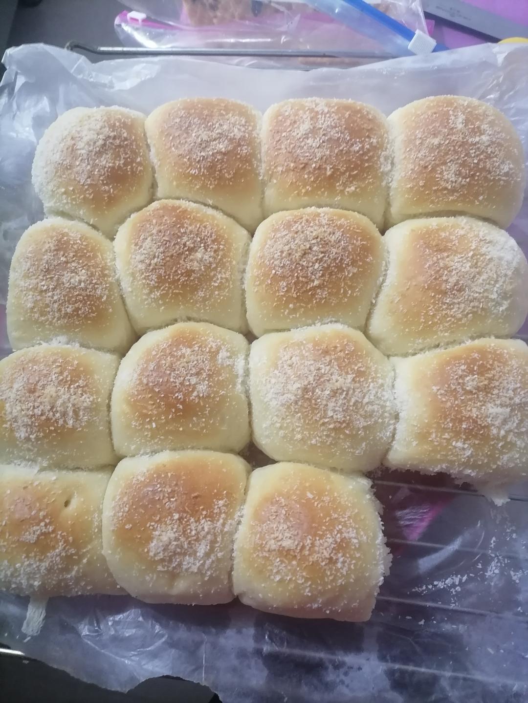 超级柔软的奶油奶酪椰蓉小餐包