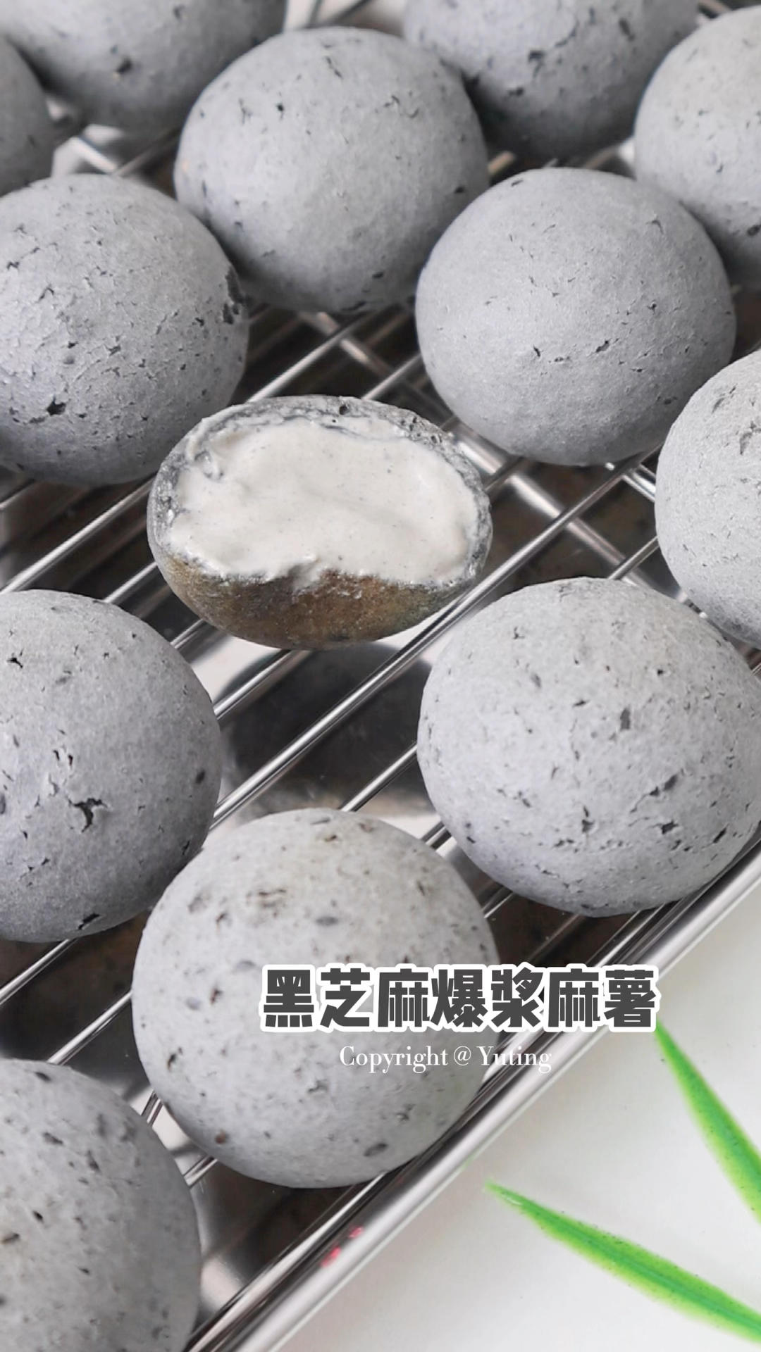 3步做出大空心✅黑芝麻爆浆麻薯包💯