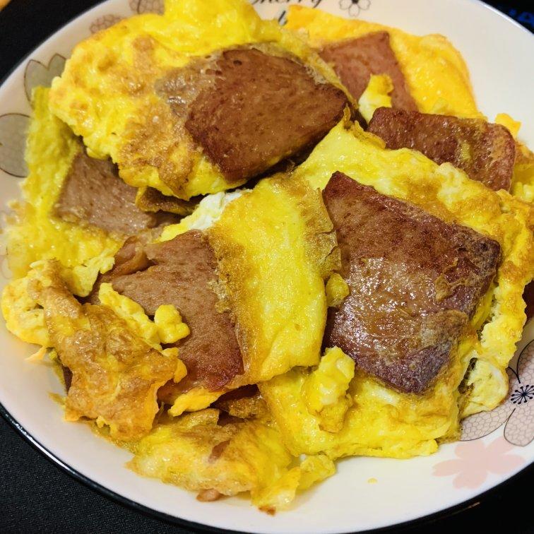 鸡蛋煎午餐肉