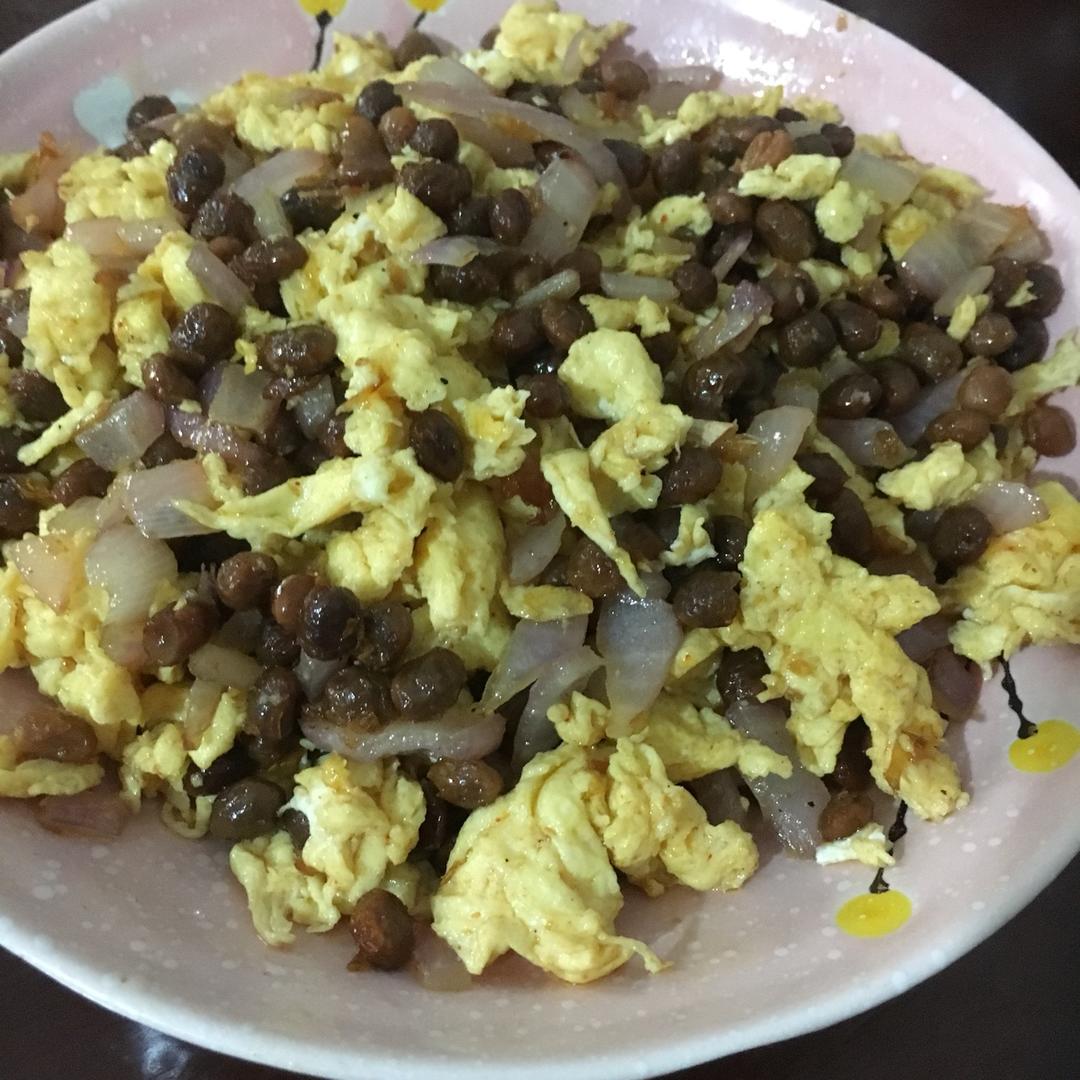 盐豆炒鸡蛋