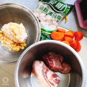 冰箱存货做-玉米猪肉饺的做法 步骤1