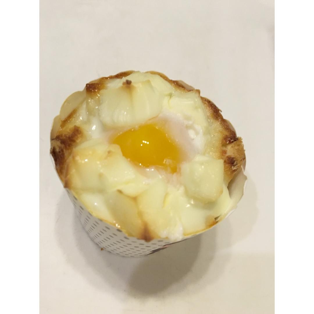 鸡蛋吐司杯盏