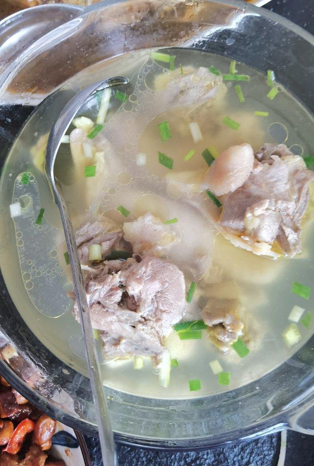 鲜美无敌：清炖鸡汤🐔