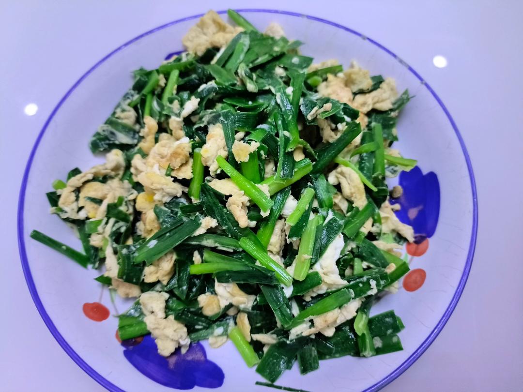 简易版韭菜炒鸡蛋（鸡蛋味道非常鲜嫩）