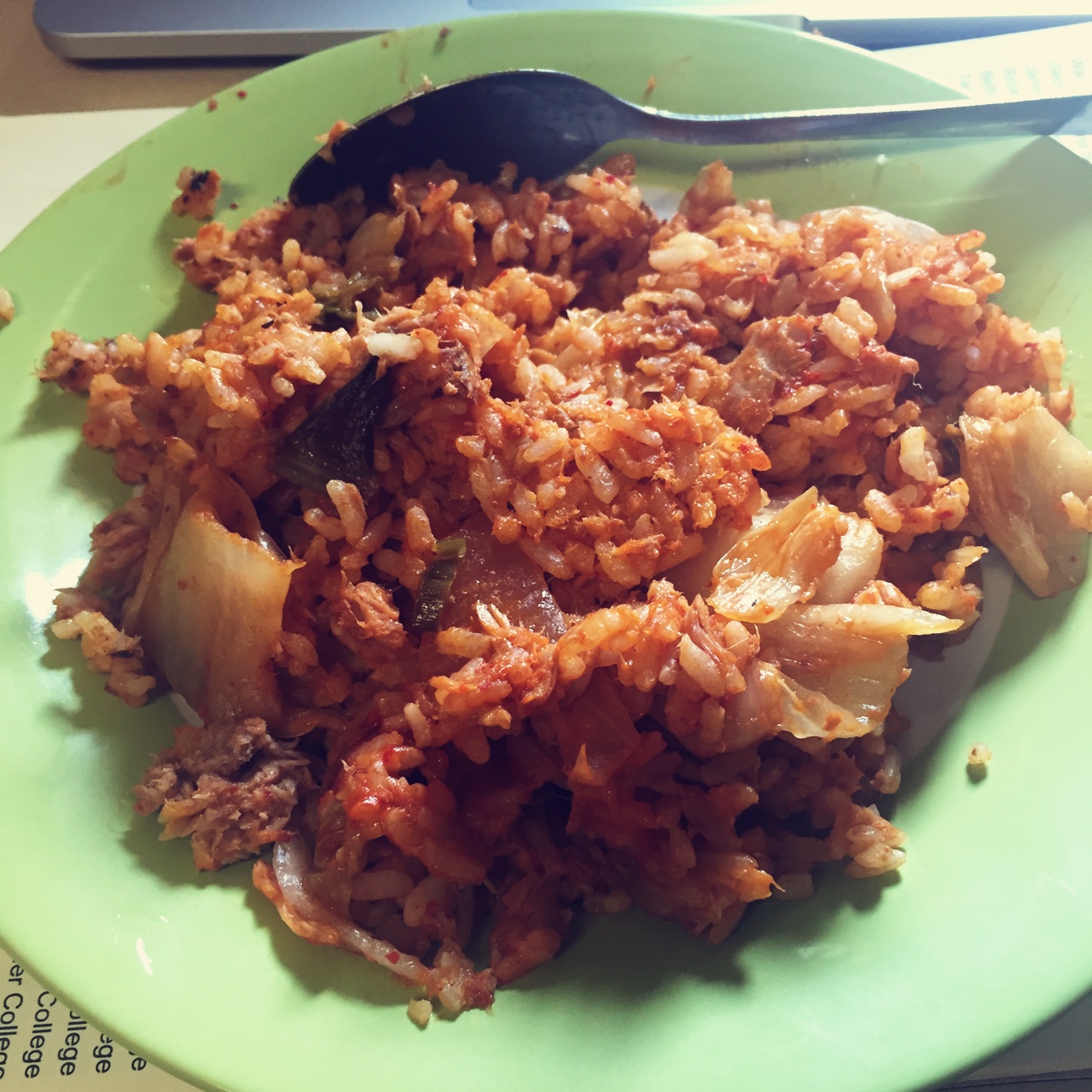 泡菜吞拿鱼（金枪鱼）炒饭—冬天就该来一碗红红火火的炒饭