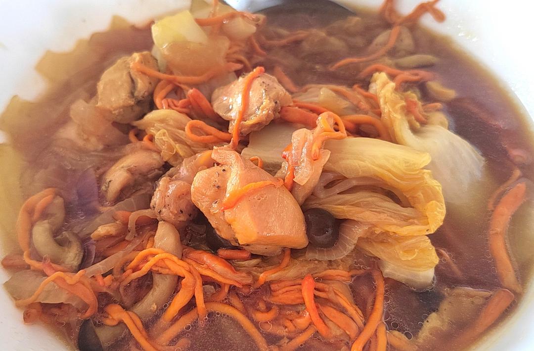 蔬菜鸡腿煲的做法