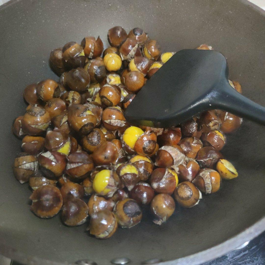 铁锅炒板栗