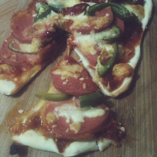薄饼脆皮火腿pizza