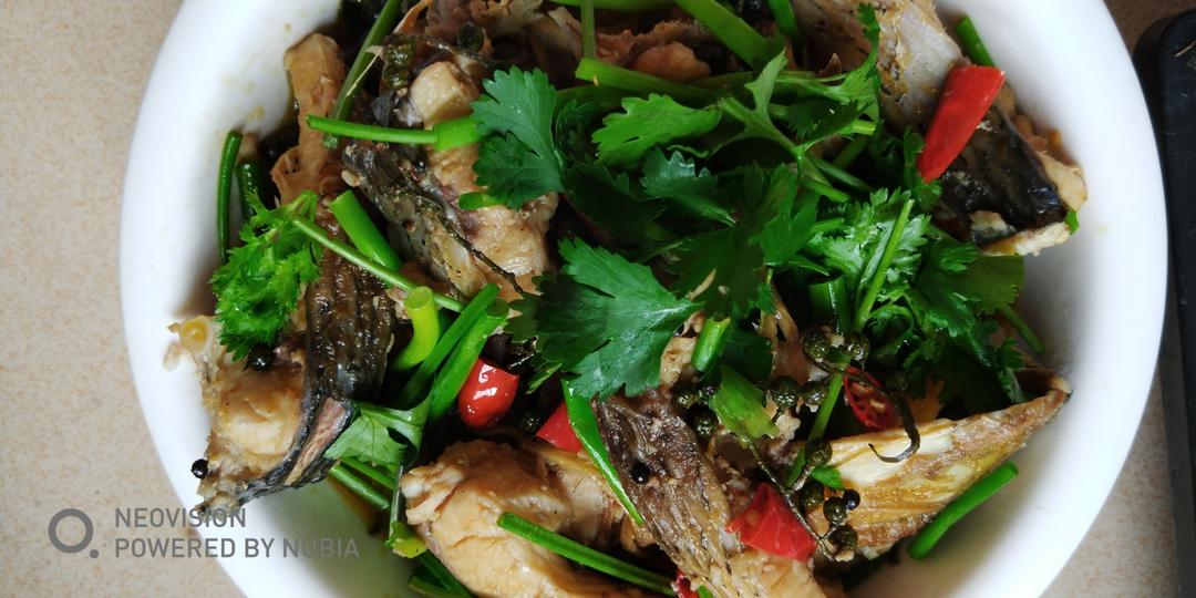 藤椒红烧鱼的做法