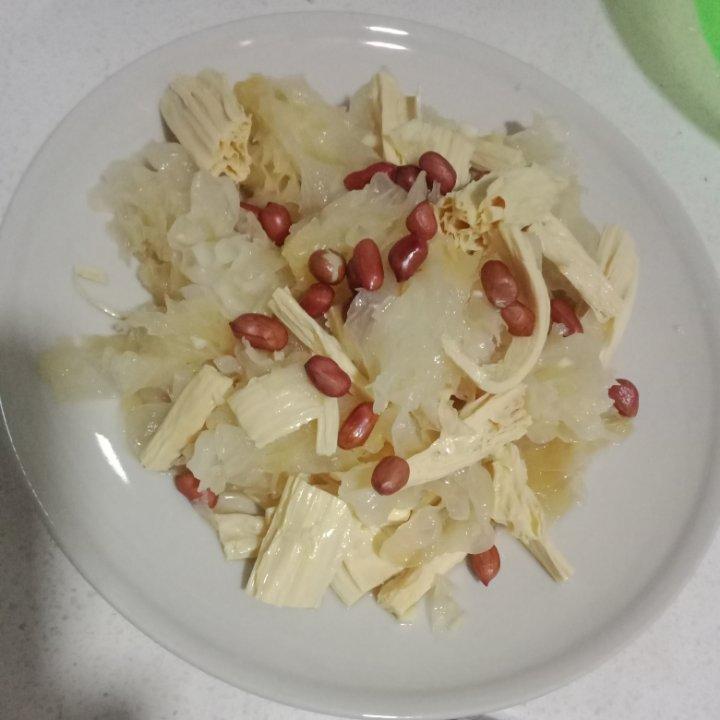 简单易做凉拌腐竹银耳