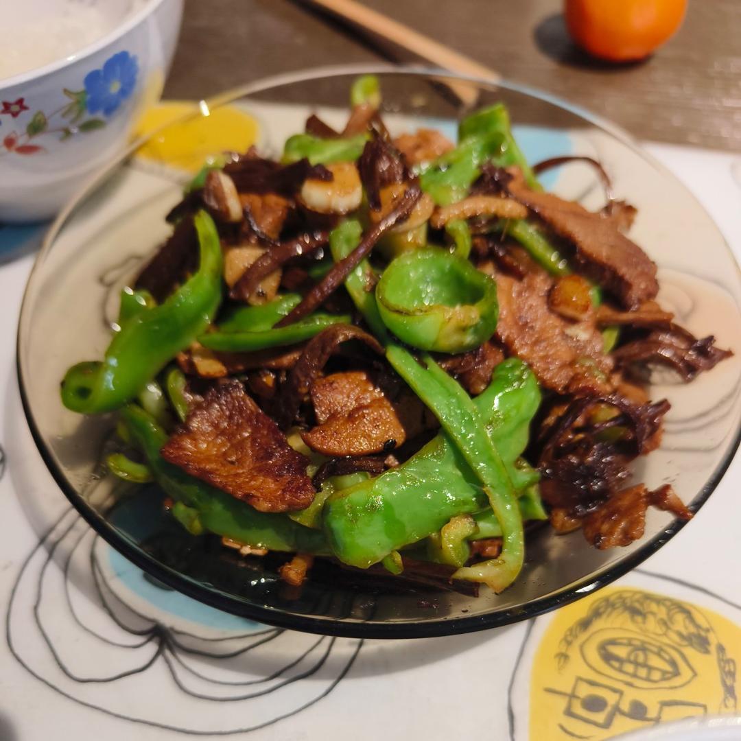 五花肉干锅茶树菇