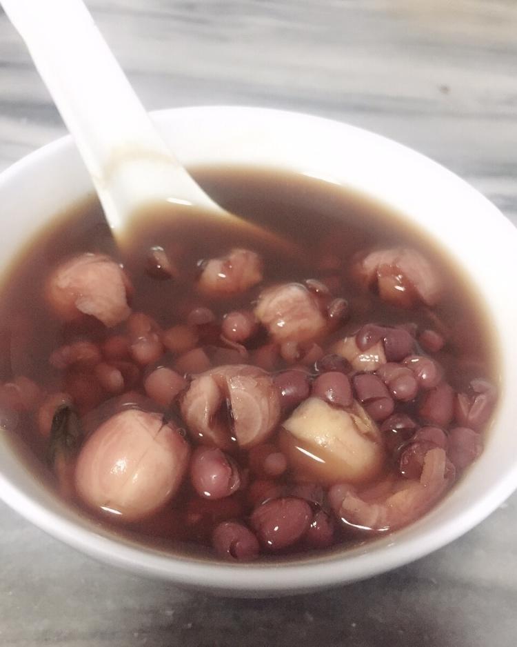 红枣莲子红豆银耳汤