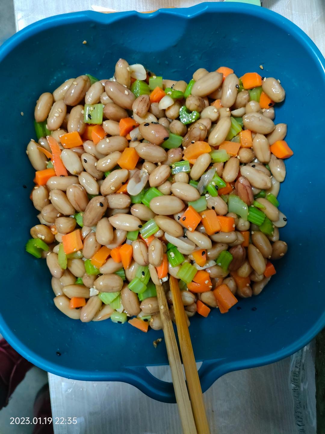 凉拌芹菜花生米胡萝卜