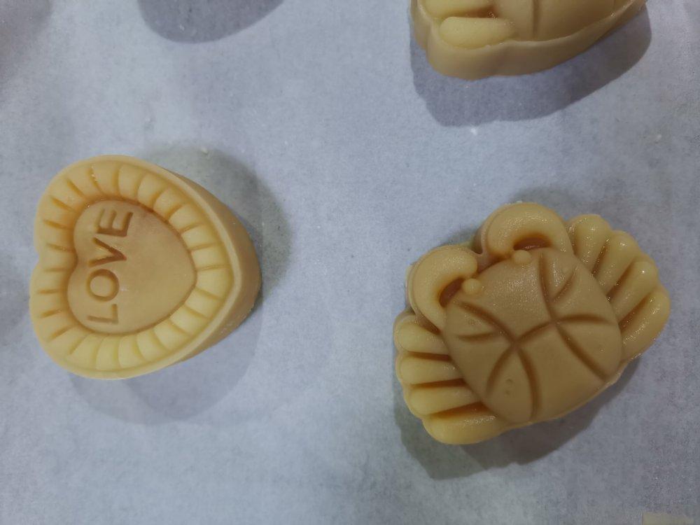 广式月饼—蛋黄莲蓉月饼