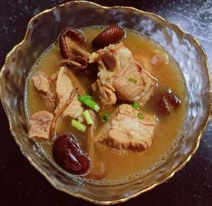 健脾养胃靓汤—茶树菇排骨汤的做法 步骤5