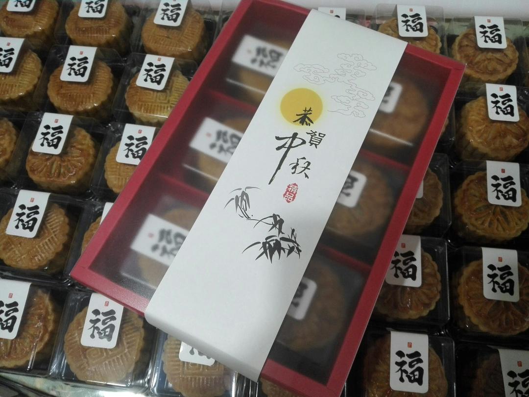 广式月饼－－蛋黄豆沙月饼