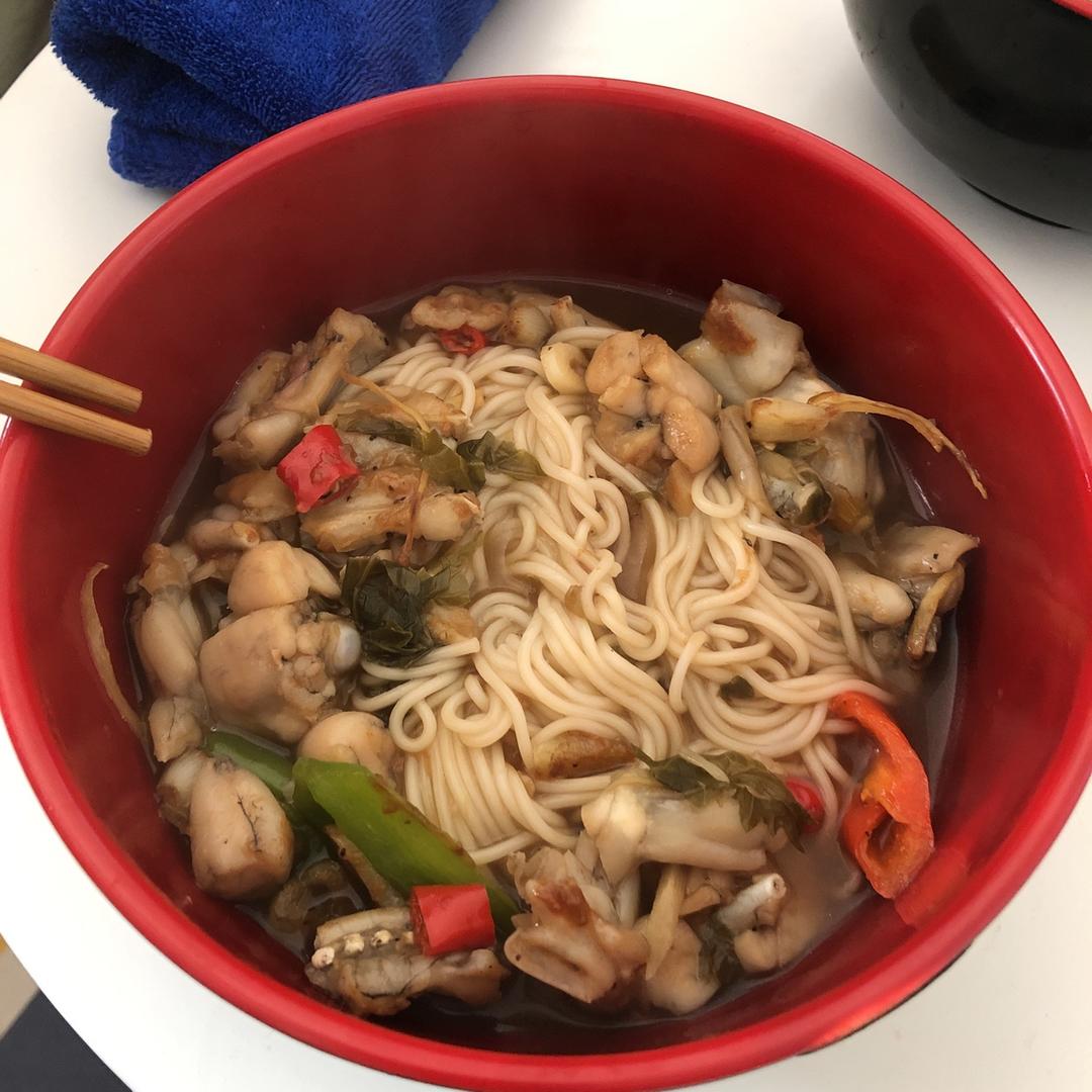 哈灵面馆的牛蛙面or饭浇头