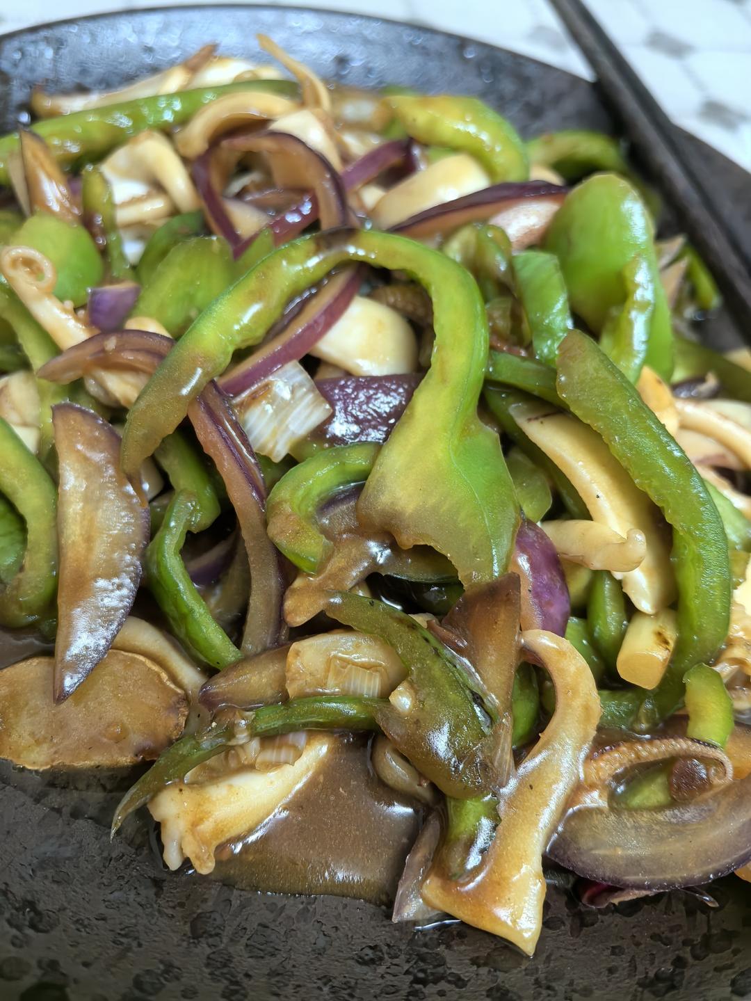 爆炒鱿鱼须，加上这一步，可以与铁板鱿鱼媲美