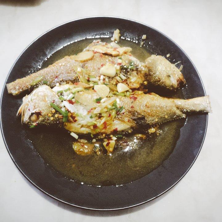 红烧黄鱼—鱼皮不破的小窍门