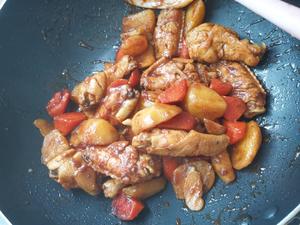超入味的土豆焖鸡翅的做法 步骤14