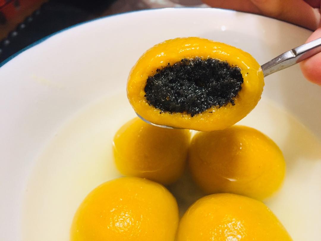 南瓜汤圆（黑芝麻馅）