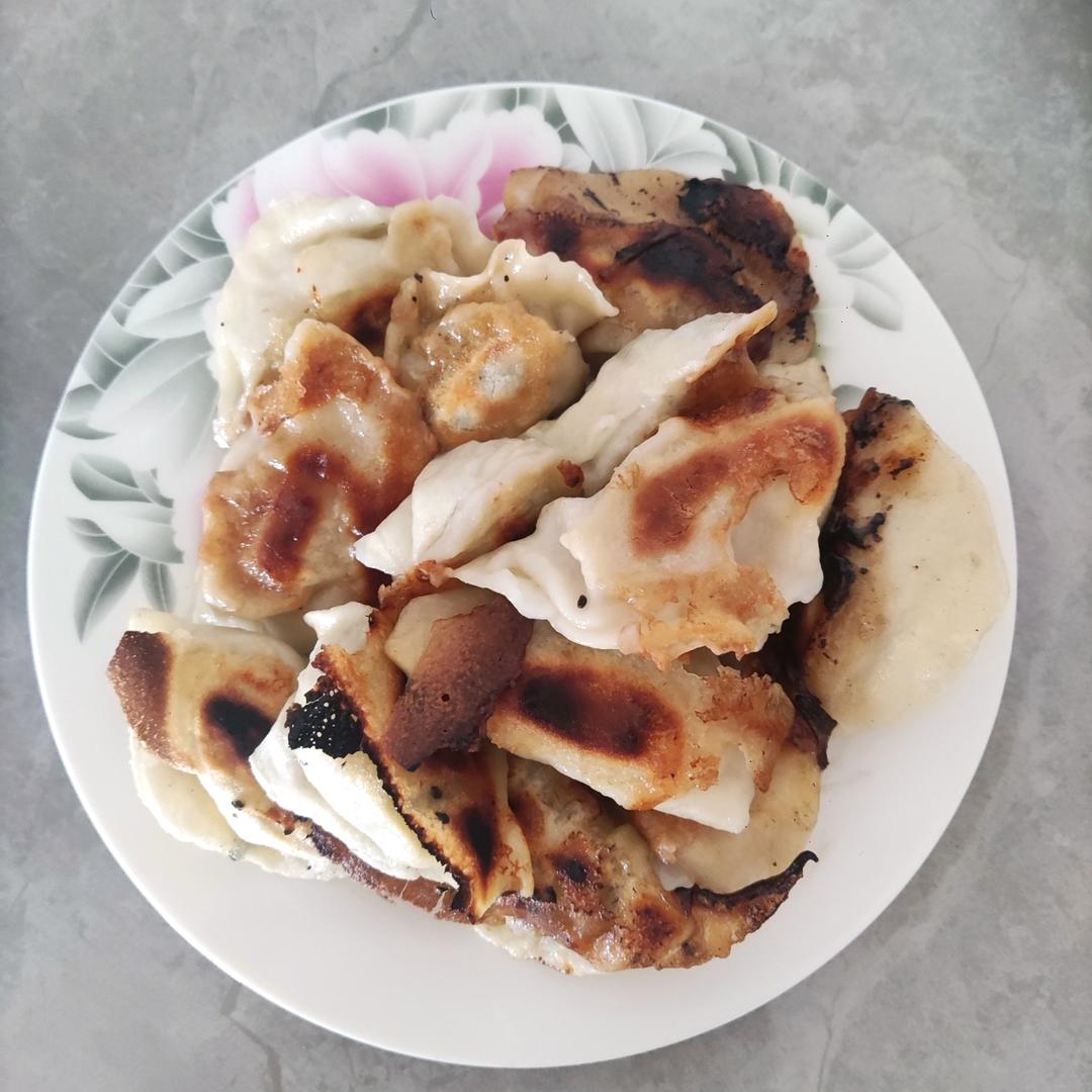 冰箱冷冻水饺做煎饺