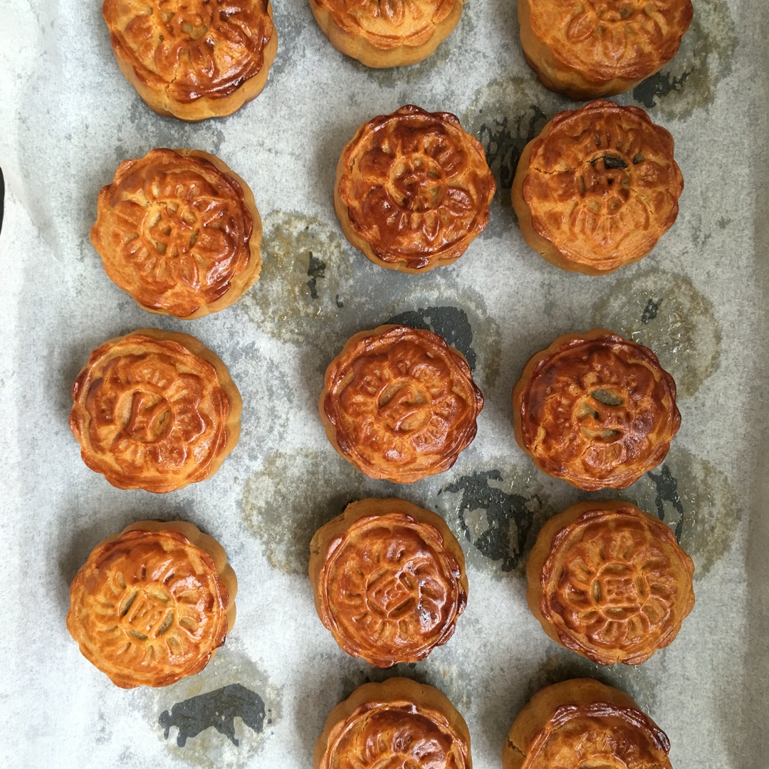 广式月饼——蛋黄莲蓉月饼