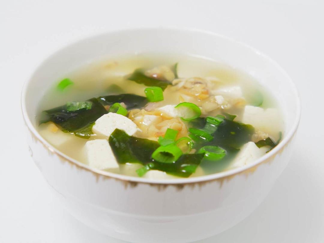 裙带菜蛤肉豆腐汤