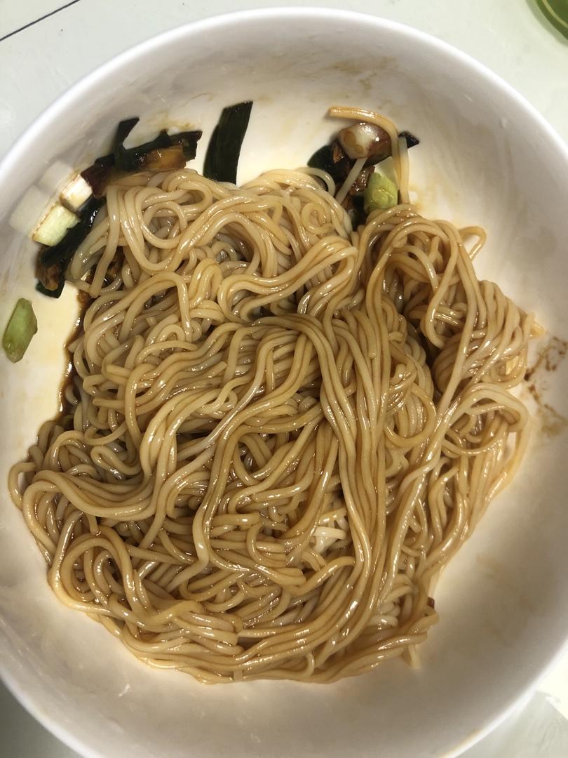 10分钟搞定的一碗葱油拌面