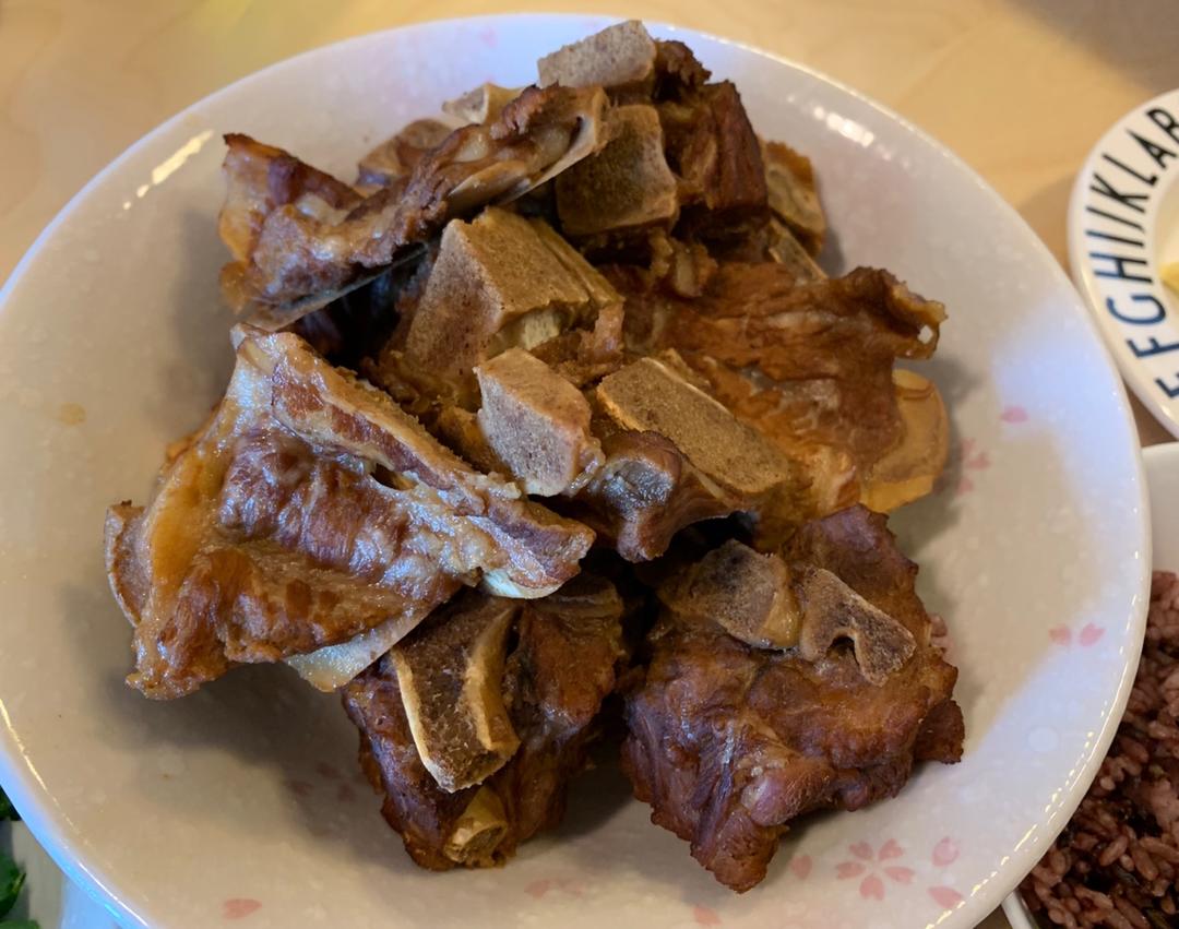 C.J的酱大骨头