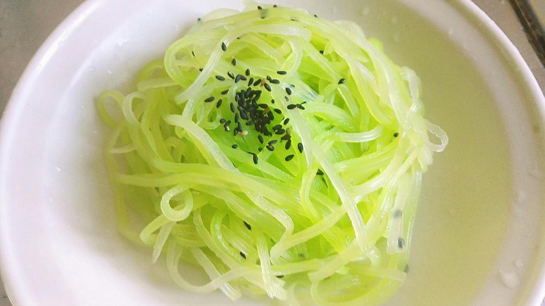 凉拌莴笋丝